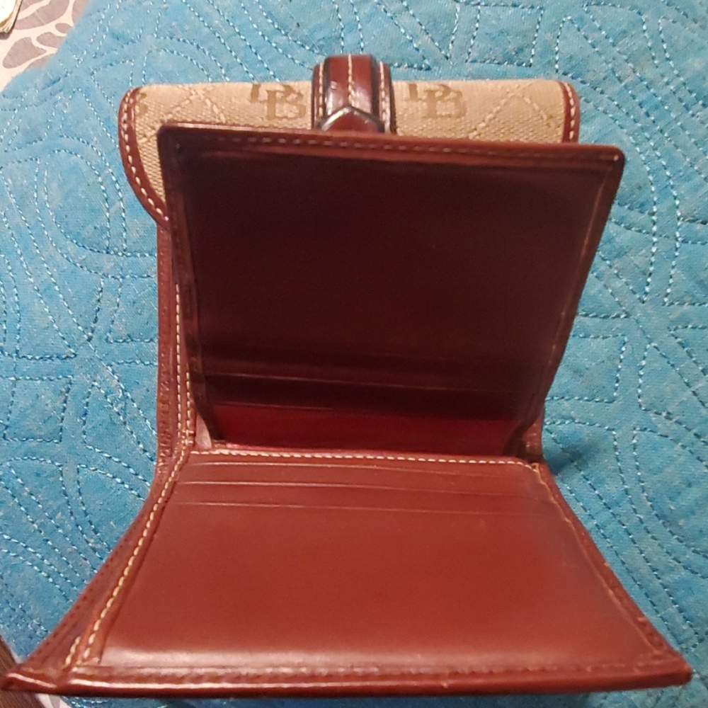 Dooney & Bourke - Picture 5 of 6